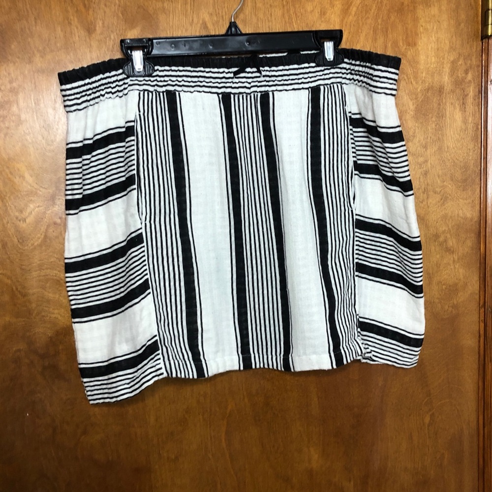 Linen mini skirt with pockets. Gently worn.